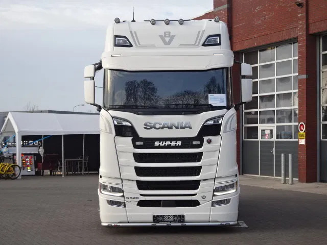 Scania 590S V8 NGS Highline 4x2 - New - Retarder - Leather - Alloy wheels Led - Navi - NEW! - Tractor head: gambar 2 Scania 590S V8 NGS Highline 4x2 - New - Retarder - Leather - Alloy wheels Led - Navi - NEW! - Tractor head: gambar 2