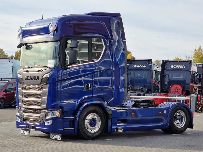 Scania 660S V8 NGS Highline 4x2 - Full spec - Retarder - Night Clima - Leather - Led - Full air - New Dashboard - Tractor head: gambar 3 Scania 660S V8 NGS Highline 4x2 - Full spec - Retarder - Night Clima - Leather - Led - Full air - New Dashboard - Tractor head: gambar 3