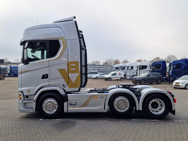Scania 660S V8 NGS Highline 6x2/4 - New - Full spec - Retarder - Night clima - Led - Leather - Navi - Tractor head: gambar 4 Scania 660S V8 NGS Highline 6x2/4 - New - Full spec - Retarder - Night clima - Led - Leather - Navi - Tractor head: gambar 4