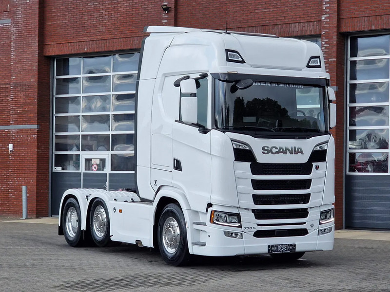 Scania 770S V8 NGS Highline 6x2/4 - New - Old dashboard - Full spec - Retarder - Night clima - Led - Leather - Navi - Tractor head: gambar 1 Scania 770S V8 NGS Highline 6x2/4 - New - Old dashboard - Full spec - Retarder - Night clima - Led - Leather - Navi - Tractor head: gambar 1