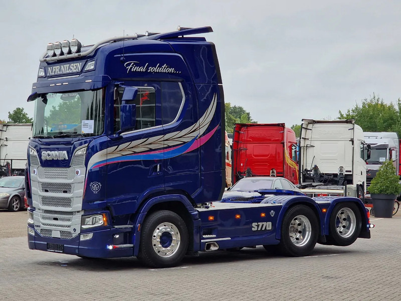 Scania 770S V8 NGS Highline 6x2 - Show truck - Special paint - Custom interior - Retarder - Full air - Night clima - Tractor head: gambar 3 Scania 770S V8 NGS Highline 6x2 - Show truck - Special paint - Custom interior - Retarder - Full air - Night clima - Tractor head: gambar 3