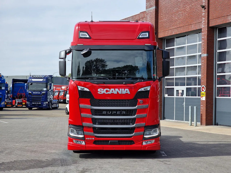 Scania S460 Highline 4x2 - Lowdeck - New - Retarder - Night clima - 2x tank - Led - Full spoiler - Tractor head: gambar 2 Scania S460 Highline 4x2 - Lowdeck - New - Retarder - Night clima - 2x tank - Led - Full spoiler - Tractor head: gambar 2
