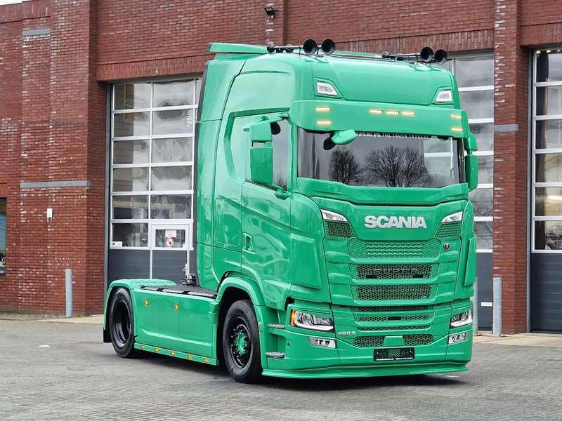 Scania S460 Highline 4x2 - NEW - Full spec - Custom exterior - Full air - Retarder - Show truck - Tractor head: gambar 2 Scania S460 Highline 4x2 - NEW - Full spec - Custom exterior - Full air - Retarder - Show truck - Tractor head: gambar 2