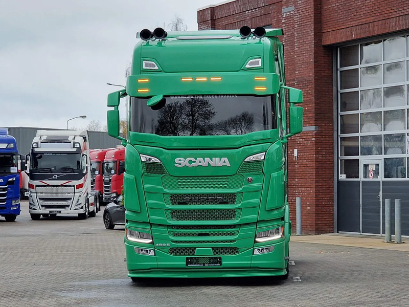 Scania S460 Highline 4x2 - NEW - Full spec - Custom exterior - Full air - Retarder - Show truck - Tractor head: gambar 3 Scania S460 Highline 4x2 - NEW - Full spec - Custom exterior - Full air - Retarder - Show truck - Tractor head: gambar 3