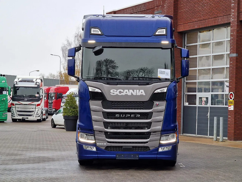 Scania S560 Highline 4x2 - Full spec - Retader - Night clima - Full air - Facelift - 2x tank - Tractor head: gambar 2 Scania S560 Highline 4x2 - Full spec - Retader - Night clima - Full air - Facelift - 2x tank - Tractor head: gambar 2