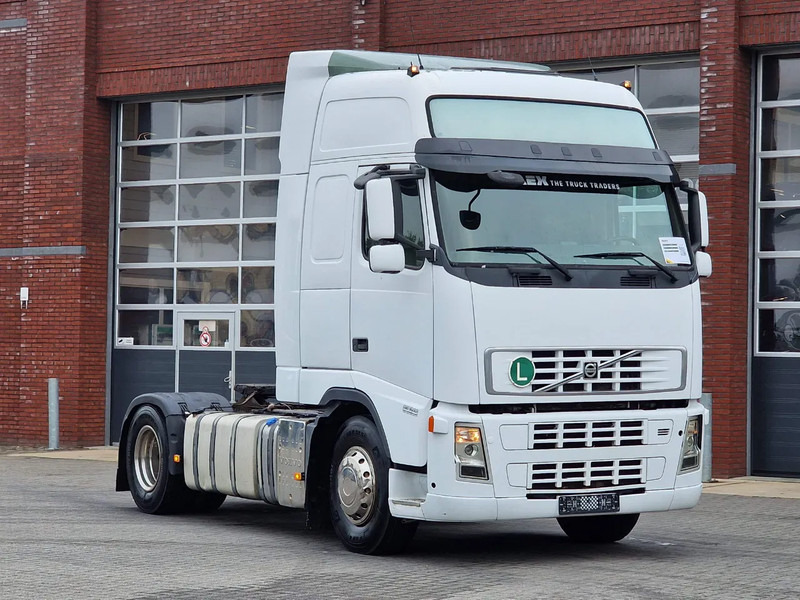Volvo FH 13.440 Globetrotter XL 4x2 - Manual gearbox - Euro 5 - Low KM - Tractor head: gambar 1 Volvo FH 13.440 Globetrotter XL 4x2 - Manual gearbox - Euro 5 - Low KM - Tractor head: gambar 1