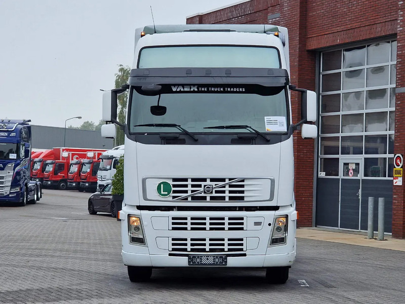 Volvo FH 13.440 Globetrotter XL 4x2 - Manual gearbox - Euro 5 - Low KM - Tractor head: gambar 2 Volvo FH 13.440 Globetrotter XL 4x2 - Manual gearbox - Euro 5 - Low KM - Tractor head: gambar 2