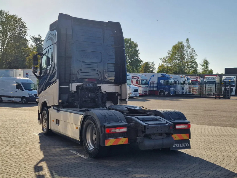 Volvo FH 13.460 4x2 Globetrotter XL - Full spoiler - 2x tank - Fridge - TV - Tractor head: gambar 5 Volvo FH 13.460 4x2 Globetrotter XL - Full spoiler - 2x tank - Fridge - TV - Tractor head: gambar 5