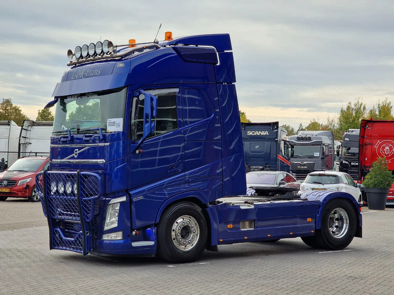 Volvo FH 13.500 Globetrotter 4x2 - Full air - Bull bar - Leather - Fridge - Lightbar - Tractor head: gambar 3 Volvo FH 13.500 Globetrotter 4x2 - Full air - Bull bar - Leather - Fridge - Lightbar - Tractor head: gambar 3