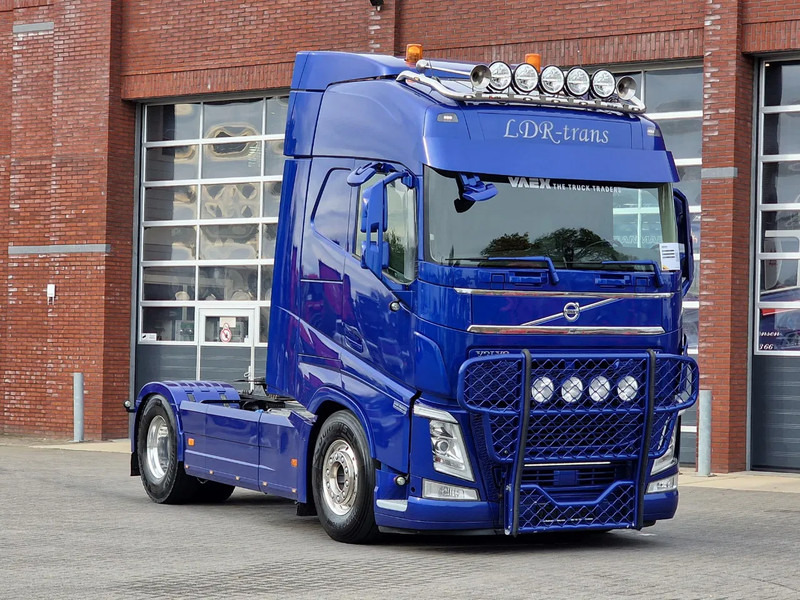 Volvo FH 13.500 Globetrotter 4x2 - Full air - Bull bar - Leather - Fridge - Lightbar - Tractor head: gambar 1 Volvo FH 13.500 Globetrotter 4x2 - Full air - Bull bar - Leather - Fridge - Lightbar - Tractor head: gambar 1