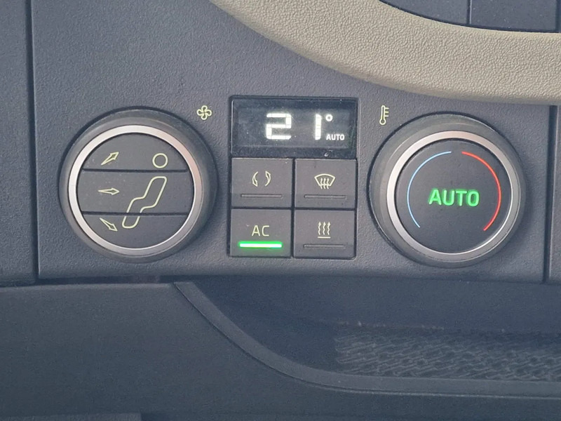 Truk box Volvo FH 13.460 Globetrotter XL 4x2 - Box with side doors - Manual gearbox - Full air: gambar 16