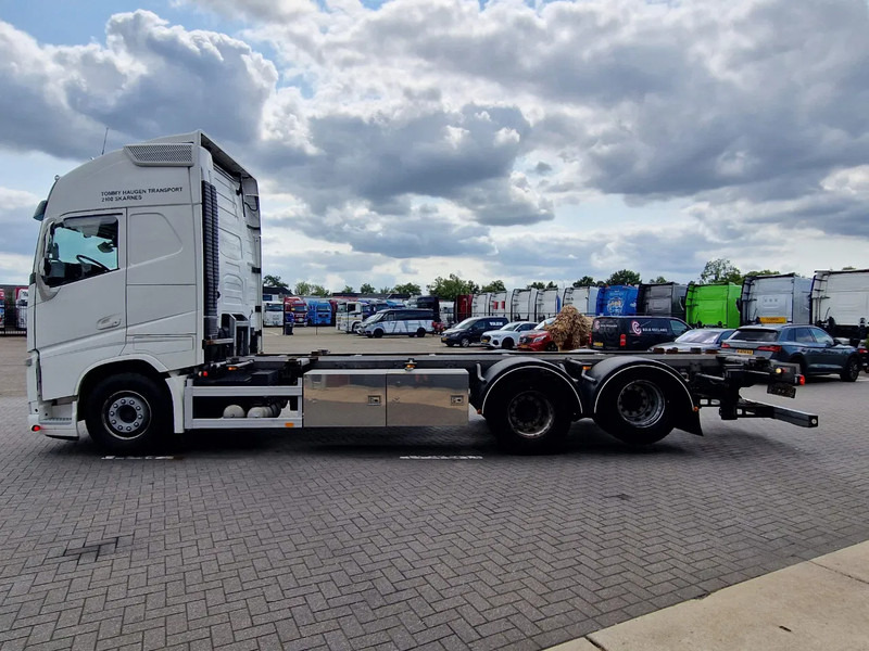 Volvo FH 13.500 Globetrotter XL 6x2 - BDF - Retarder - I parkcool - Full air - 4.90 WB - Pengangkut kontainer/ Container truck: gambar 4 Volvo FH 13.500 Globetrotter XL 6x2 - BDF - Retarder - I parkcool - Full air - 4.90 WB - Pengangkut kontainer/ Container truck: gambar 4