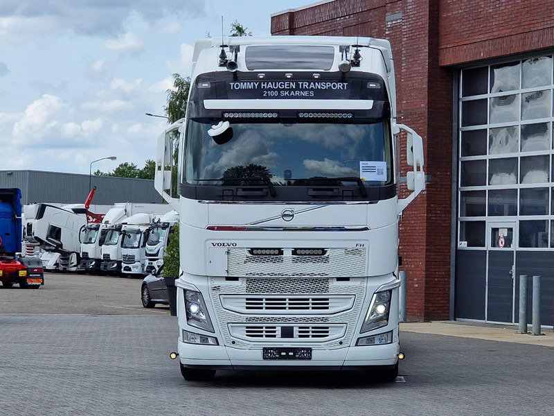 Volvo FH 13.500 Globetrotter XL 6x2 - BDF - Retarder - I parkcool - Full air - 4.90 WB - Pengangkut kontainer/ Container truck: gambar 2 Volvo FH 13.500 Globetrotter XL 6x2 - BDF - Retarder - I parkcool - Full air - 4.90 WB - Pengangkut kontainer/ Container truck: gambar 2