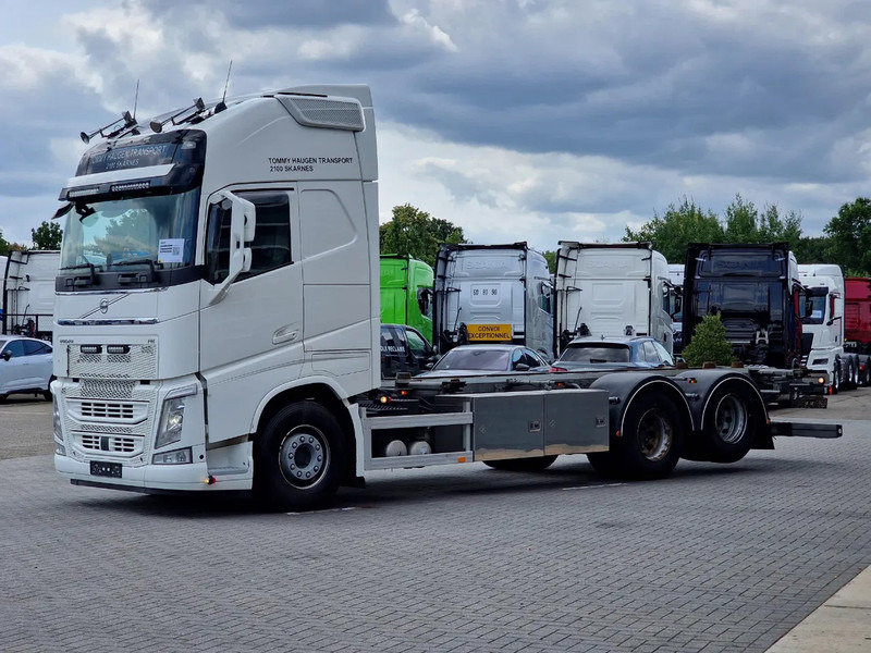 Volvo FH 13.500 Globetrotter XL 6x2 - BDF - Retarder - I parkcool - Full air - 4.90 WB - Pengangkut kontainer/ Container truck: gambar 3 Volvo FH 13.500 Globetrotter XL 6x2 - BDF - Retarder - I parkcool - Full air - 4.90 WB - Pengangkut kontainer/ Container truck: gambar 3