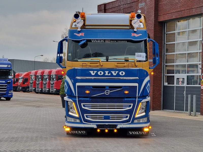 Volvo FH 13.540 Globetrotter 6x2 - 3 way tipper - Full air - I parkcool - Custom interior - Truk jungkit: gambar 4 Volvo FH 13.540 Globetrotter 6x2 - 3 way tipper - Full air - I parkcool - Custom interior - Truk jungkit: gambar 4
