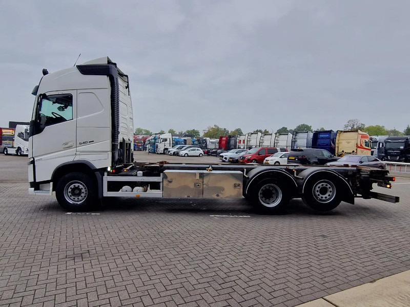Volvo FH 13.540 Globetrotter 6x2 - BDF - Retarder - 4.90 WB - Full air - Leather - Pengangkut kontainer/ Container truck: gambar 4 Volvo FH 13.540 Globetrotter 6x2 - BDF - Retarder - 4.90 WB - Full air - Leather - Pengangkut kontainer/ Container truck: gambar 4