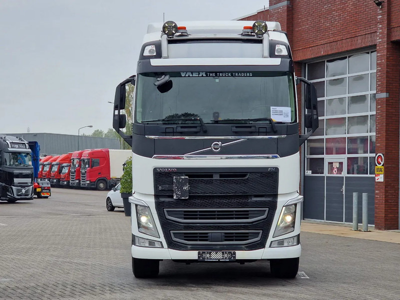 Volvo FH 13.540 Globetrotter 6x2 - BDF - Retarder - 4.90 WB - Full air - Leather - Pengangkut kontainer/ Container truck: gambar 2 Volvo FH 13.540 Globetrotter 6x2 - BDF - Retarder - 4.90 WB - Full air - Leather - Pengangkut kontainer/ Container truck: gambar 2