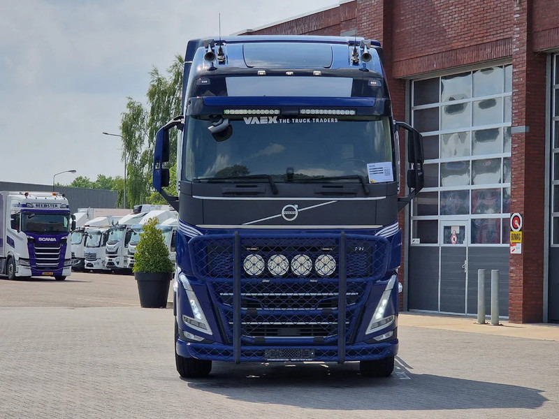 Volvo FH 13.540 Globetrotter XL 6x2 - Retarder - Full air - 4.60 WB - I shift dual clutch - Truk sasis: gambar 2 Volvo FH 13.540 Globetrotter XL 6x2 - Retarder - Full air - 4.60 WB - I shift dual clutch - Truk sasis: gambar 2