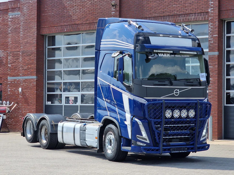 Volvo FH 13.540 Globetrotter XL 6x2 - Retarder - Full air - 4.60 WB - I shift dual clutch - Truk sasis: gambar 1 Volvo FH 13.540 Globetrotter XL 6x2 - Retarder - Full air - 4.60 WB - I shift dual clutch - Truk sasis: gambar 1