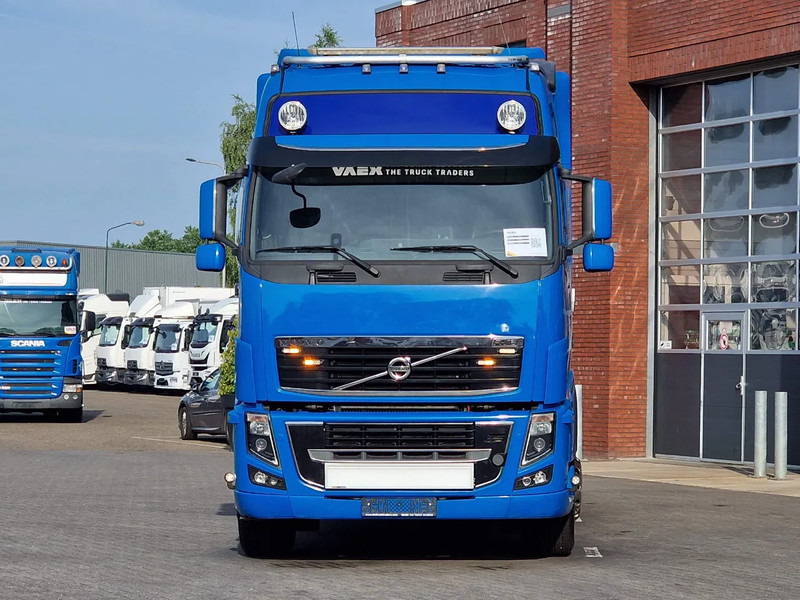 Volvo FH 16.700 Globetrotter 6x2*4 - Palfinger T20 Hook - Retarder - Steering axle - Hook lift: gambar 4 Volvo FH 16.700 Globetrotter 6x2*4 - Palfinger T20 Hook - Retarder - Steering axle - Hook lift: gambar 4