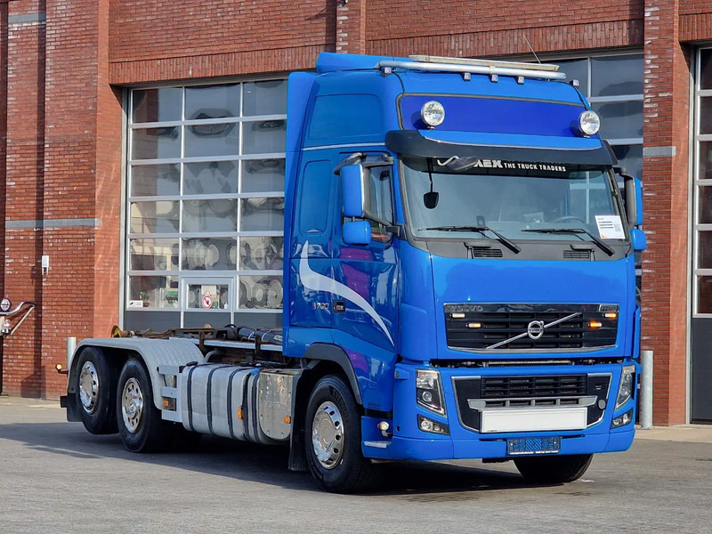 Volvo FH 16.700 Globetrotter 6x2*4 - Palfinger T20 Hook - Retarder - Steering axle - Hook lift: gambar 3 Volvo FH 16.700 Globetrotter 6x2*4 - Palfinger T20 Hook - Retarder - Steering axle - Hook lift: gambar 3