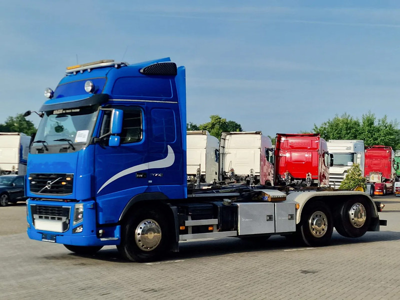 Volvo FH 16.700 Globetrotter 6x2*4 - Palfinger T20 Hook - Retarder - Steering axle - Hook lift: gambar 5 Volvo FH 16.700 Globetrotter 6x2*4 - Palfinger T20 Hook - Retarder - Steering axle - Hook lift: gambar 5