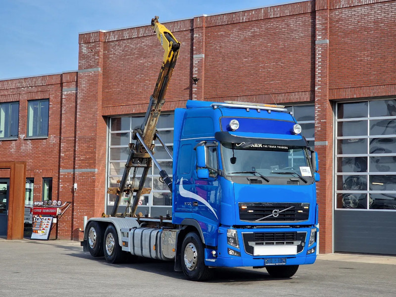 Volvo FH 16.700 Globetrotter 6x2*4 - Palfinger T20 Hook - Retarder - Steering axle - Hook lift: gambar 1 Volvo FH 16.700 Globetrotter 6x2*4 - Palfinger T20 Hook - Retarder - Steering axle - Hook lift: gambar 1