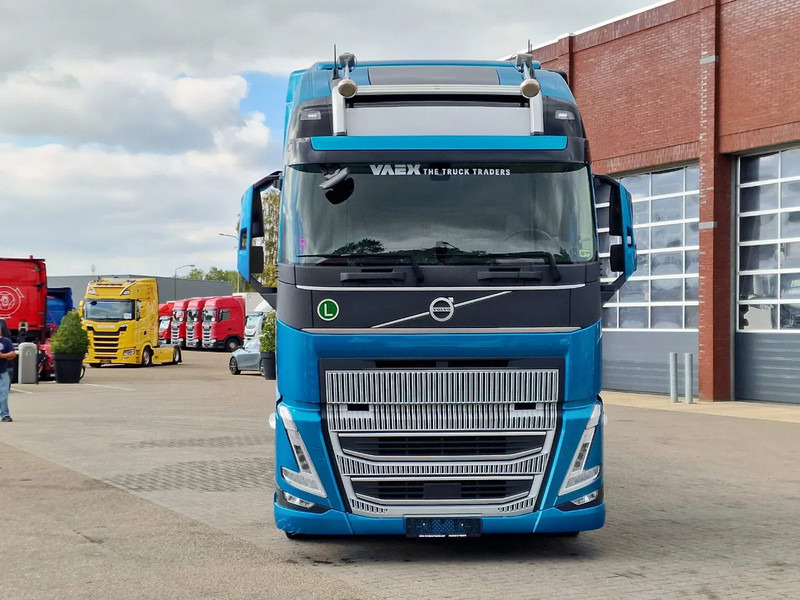 Volvo FH 500 4x2XL Cartransporter "Blyss" Low Kilometer!, in new condition! - Truk pengangkut mobil: gambar 3 Volvo FH 500 4x2XL Cartransporter "Blyss" Low Kilometer!, in new condition! - Truk pengangkut mobil: gambar 3