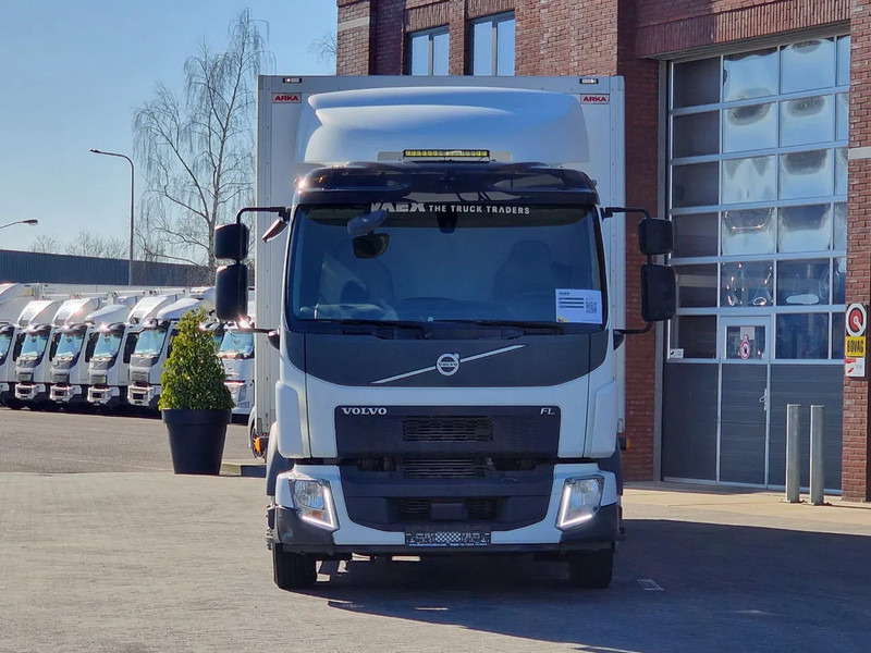 Volvo FL 250 4x2 Box truck, loading lift, 12T - Truk box: gambar 2 Volvo FL 250 4x2 Box truck, loading lift, 12T - Truk box: gambar 2