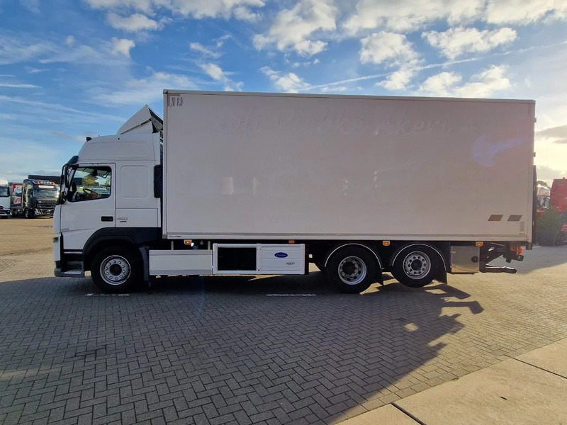 Volvo FM 13.460 Globetrotter 6x2*4 - Frigo Carrier Supra 1150 U MT - Zepro loadlift - Steering axle - Truk isotermal: gambar 4 Volvo FM 13.460 Globetrotter 6x2*4 - Frigo Carrier Supra 1150 U MT - Zepro loadlift - Steering axle - Truk isotermal: gambar 4