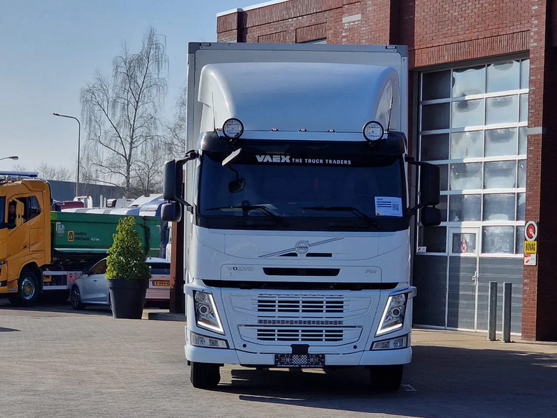 Volvo FM 330 4x2 - Carrier MT 18 Frigo - Loadlift - Full air - Sleepercab - Truk berpendingin: gambar 2 Volvo FM 330 4x2 - Carrier MT 18 Frigo - Loadlift - Full air - Sleepercab - Truk berpendingin: gambar 2