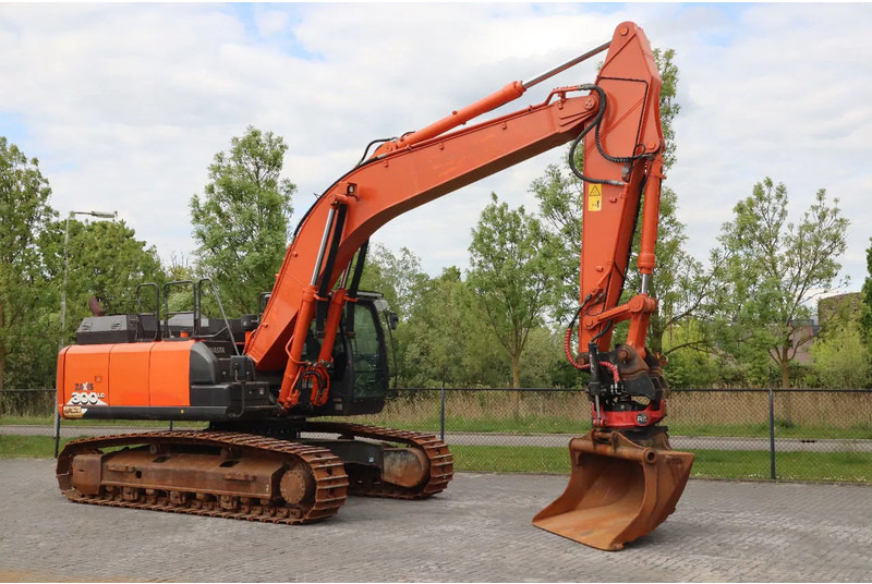 Hitachi ZX300 LC-6 | ROTOTILT | BUCKET | GPS - Ekskavator perayap: gambar 5 Hitachi ZX300 LC-6 | ROTOTILT | BUCKET | GPS - Ekskavator perayap: gambar 5