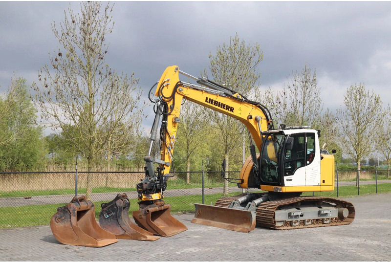 Liebherr R914 COMPACT S | ROTOTILT | 3X BUCKET | DOZERBLADE - Ekskavator perayap: gambar 2 Liebherr R914 COMPACT S | ROTOTILT | 3X BUCKET | DOZERBLADE - Ekskavator perayap: gambar 2