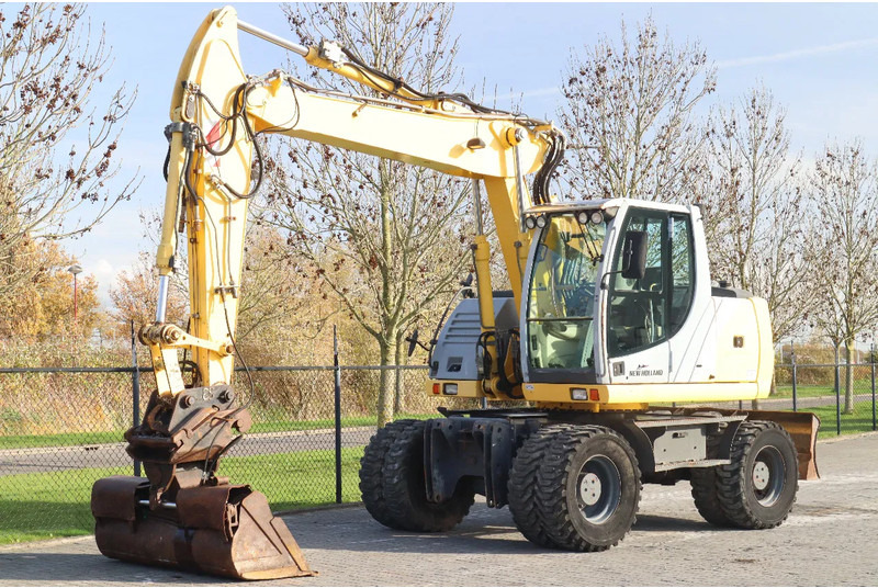 New Holland MH CITY | TILT BUCKET | QUICK COUPLER | DOZER BLADE - Ekskavator roda: gambar 2 New Holland MH CITY | TILT BUCKET | QUICK COUPLER | DOZER BLADE - Ekskavator roda: gambar 2