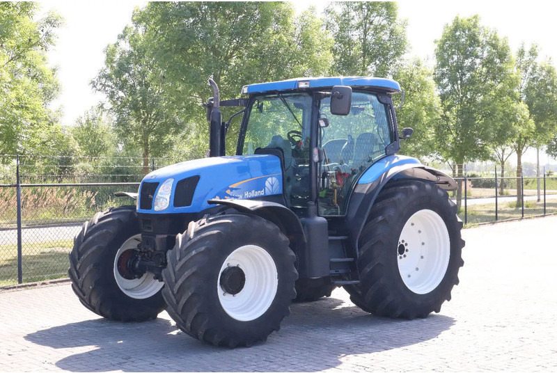 New Holland TS135A | 40 KM/H | 4X4 | SUPERSTEER - Traktor: gambar 1 New Holland TS135A | 40 KM/H | 4X4 | SUPERSTEER - Traktor: gambar 1