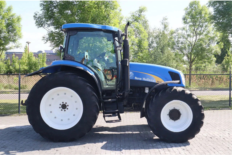 New Holland TS135A | 40 KM/H | 4X4 | SUPERSTEER - Traktor: gambar 4 New Holland TS135A | 40 KM/H | 4X4 | SUPERSTEER - Traktor: gambar 4