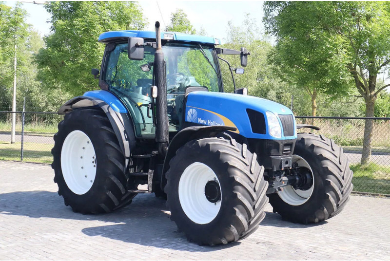 New Holland TS135A | 40 KM/H | 4X4 | SUPERSTEER - Traktor: gambar 5 New Holland TS135A | 40 KM/H | 4X4 | SUPERSTEER - Traktor: gambar 5