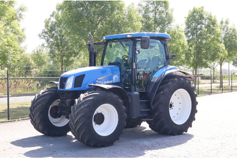 New Holland TS135A | 40 KM/H | 4X4 | SUPERSTEER - Traktor: gambar 1 New Holland TS135A | 40 KM/H | 4X4 | SUPERSTEER - Traktor: gambar 1