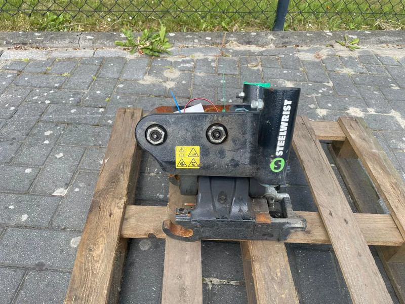 STEELWRIST TCX S30 - 180 MEC | TILT COUPLER | TILTING COUPLER | NEW / UNUSED - Tiltrotator untuk Peralatan konstruksi: gambar 2 STEELWRIST TCX S30 - 180 MEC | TILT COUPLER | TILTING COUPLER | NEW / UNUSED - Tiltrotator untuk Peralatan konstruksi: gambar 2