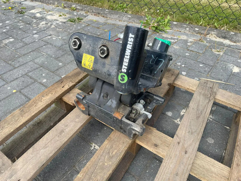 STEELWRIST TCX S30 - 180 MEC | TILT COUPLER | TILTING COUPLER | NEW / UNUSED - Tiltrotator untuk Peralatan konstruksi: gambar 1 STEELWRIST TCX S30 - 180 MEC | TILT COUPLER | TILTING COUPLER | NEW / UNUSED - Tiltrotator untuk Peralatan konstruksi: gambar 1