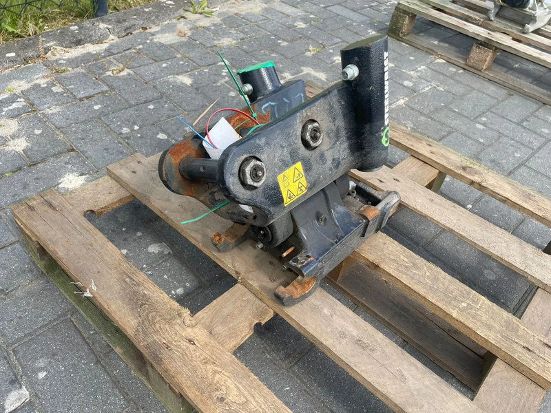 STEELWRIST TCX S30 - 180 MEC | TILT COUPLER | TILTING COUPLER | NEW / UNUSED - Tiltrotator untuk Peralatan konstruksi: gambar 3 STEELWRIST TCX S30 - 180 MEC | TILT COUPLER | TILTING COUPLER | NEW / UNUSED - Tiltrotator untuk Peralatan konstruksi: gambar 3