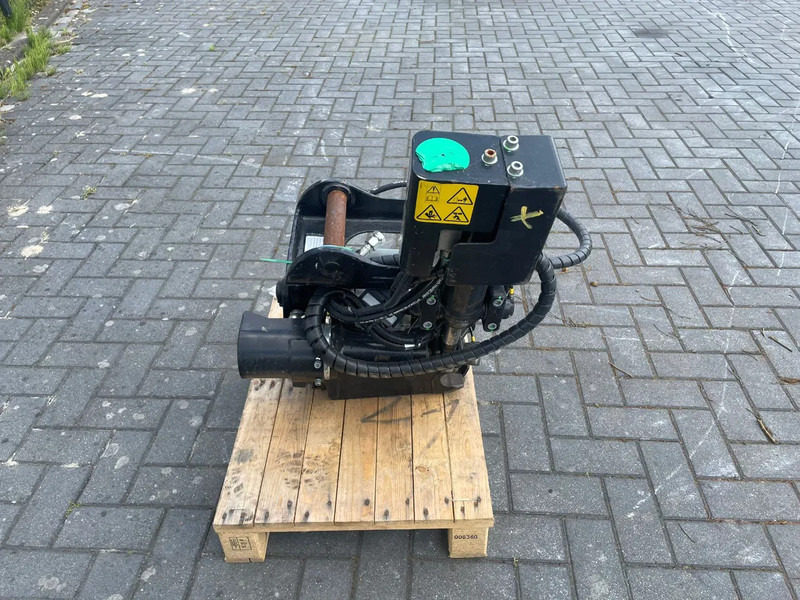 STEELWRIST X06 S40 | TILT ROTATOR | VLS | FPL | RF | NEW / UNUSED - Tiltrotator untuk Peralatan konstruksi: gambar 4 STEELWRIST X06 S40 | TILT ROTATOR | VLS | FPL | RF | NEW / UNUSED - Tiltrotator untuk Peralatan konstruksi: gambar 4
