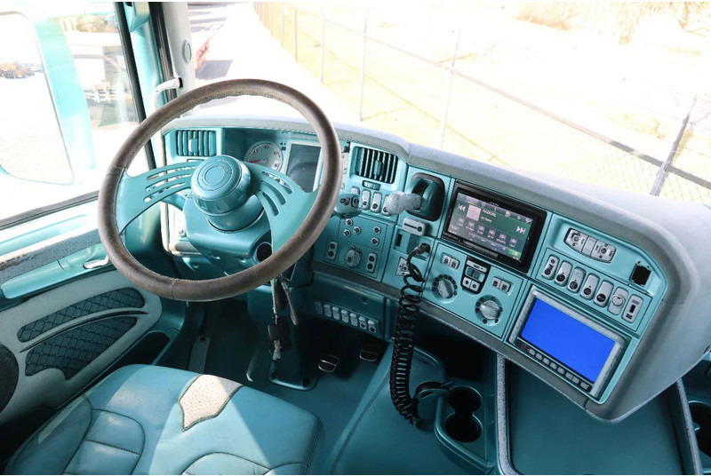 Truk box Scania R560 V8 | BERTHONS HOT ROD | CUSTOM SPECIAL TRUCK: gambar 20