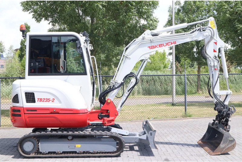 Takeuchi TB235-2 | TREE CUTTER | GRAB | TILT + 5 ATTACHMENTS - Ekskavator mini: gambar 5 Takeuchi TB235-2 | TREE CUTTER | GRAB | TILT + 5 ATTACHMENTS - Ekskavator mini: gambar 5