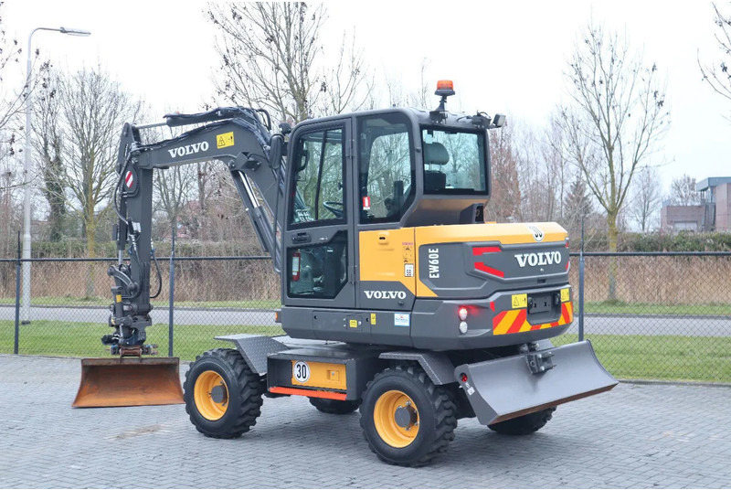 Volvo EW60E | DEMO | 30 KM/H | ROTOTILT + GRIPPER | BUCKET - Ekskavator roda: gambar 3 Volvo EW60E | DEMO | 30 KM/H | ROTOTILT + GRIPPER | BUCKET - Ekskavator roda: gambar 3