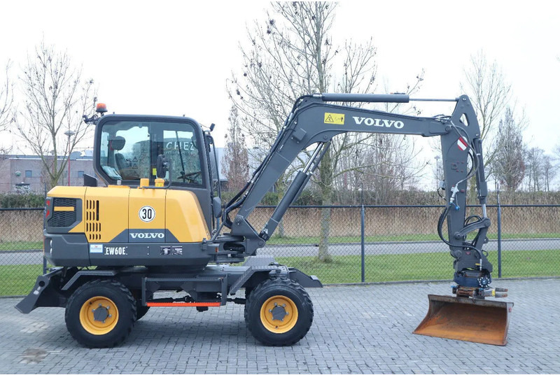 Volvo EW60E | DEMO | 30 KM/H | ROTOTILT + GRIPPER | BUCKET - Ekskavator roda: gambar 4 Volvo EW60E | DEMO | 30 KM/H | ROTOTILT + GRIPPER | BUCKET - Ekskavator roda: gambar 4