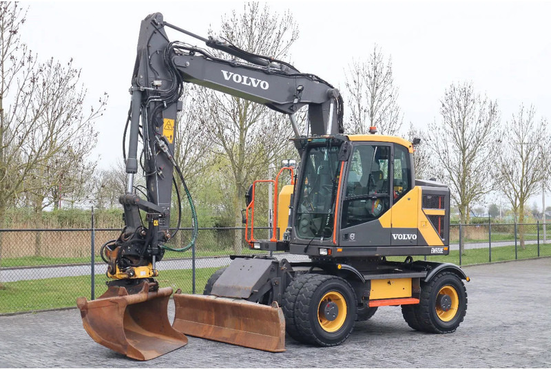 Volvo EWR 150 E | ROTOTILT | BUCKET | TRAILER HYDR - Ekskavator roda: gambar 2 Volvo EWR 150 E | ROTOTILT | BUCKET | TRAILER HYDR - Ekskavator roda: gambar 2