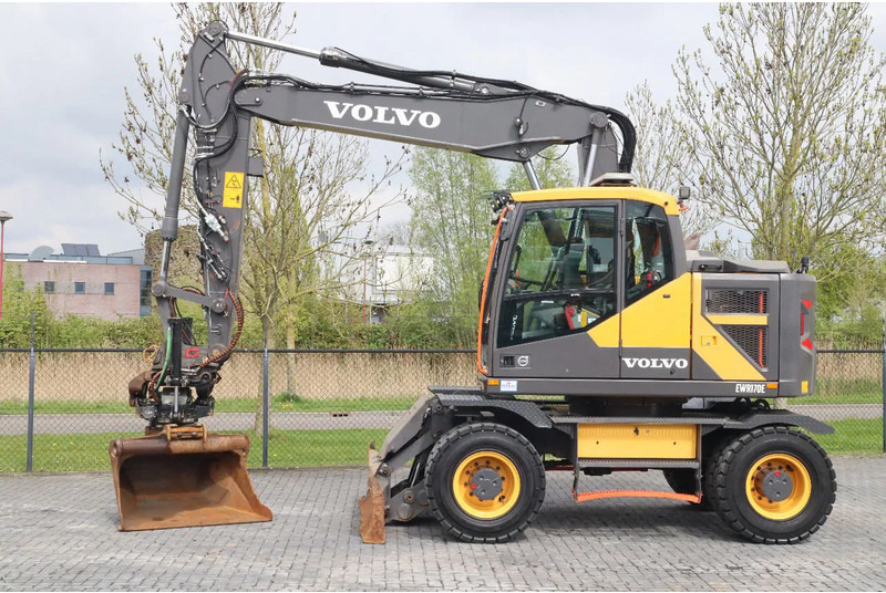 Volvo EWR 170 E | ROTOTILT | BUCKET | DOZERBLADE | TRAILER HYDR - Ekskavator roda: gambar 1 Volvo EWR 170 E | ROTOTILT | BUCKET | DOZERBLADE | TRAILER HYDR - Ekskavator roda: gambar 1