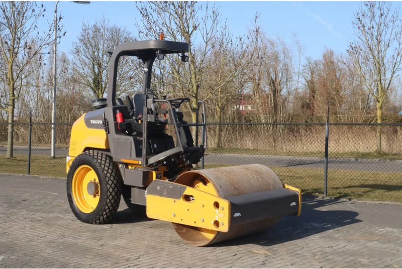Volvo SD45B | GOOD CONDIITON | LOW HOURS - Roller: gambar 5 Volvo SD45B | GOOD CONDIITON | LOW HOURS - Roller: gambar 5