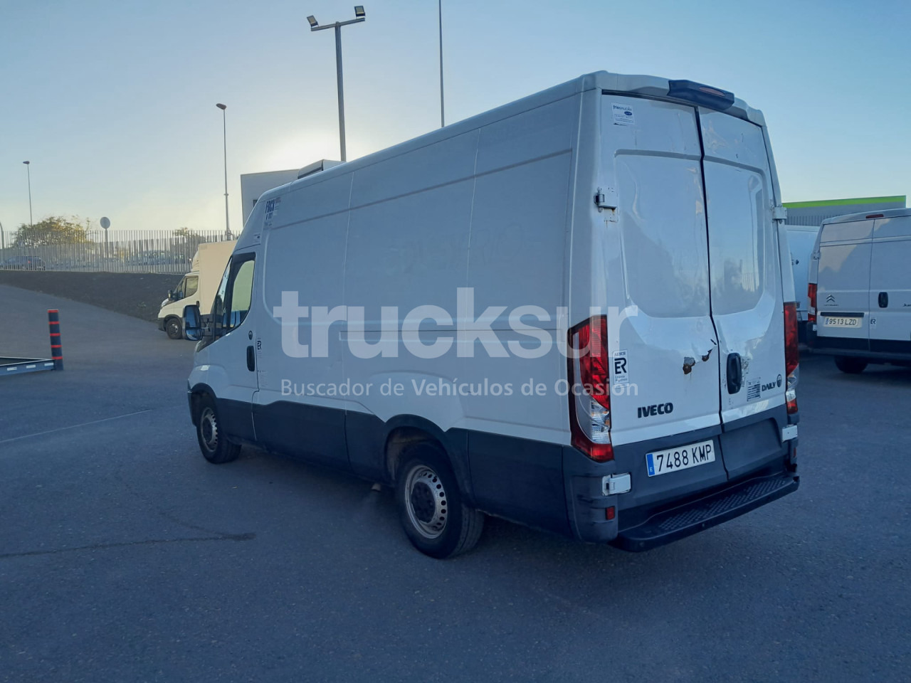 IVECO 35S12 12M3 FRC-X - Van box: gambar 4 IVECO 35S12 12M3 FRC-X - Van box: gambar 4